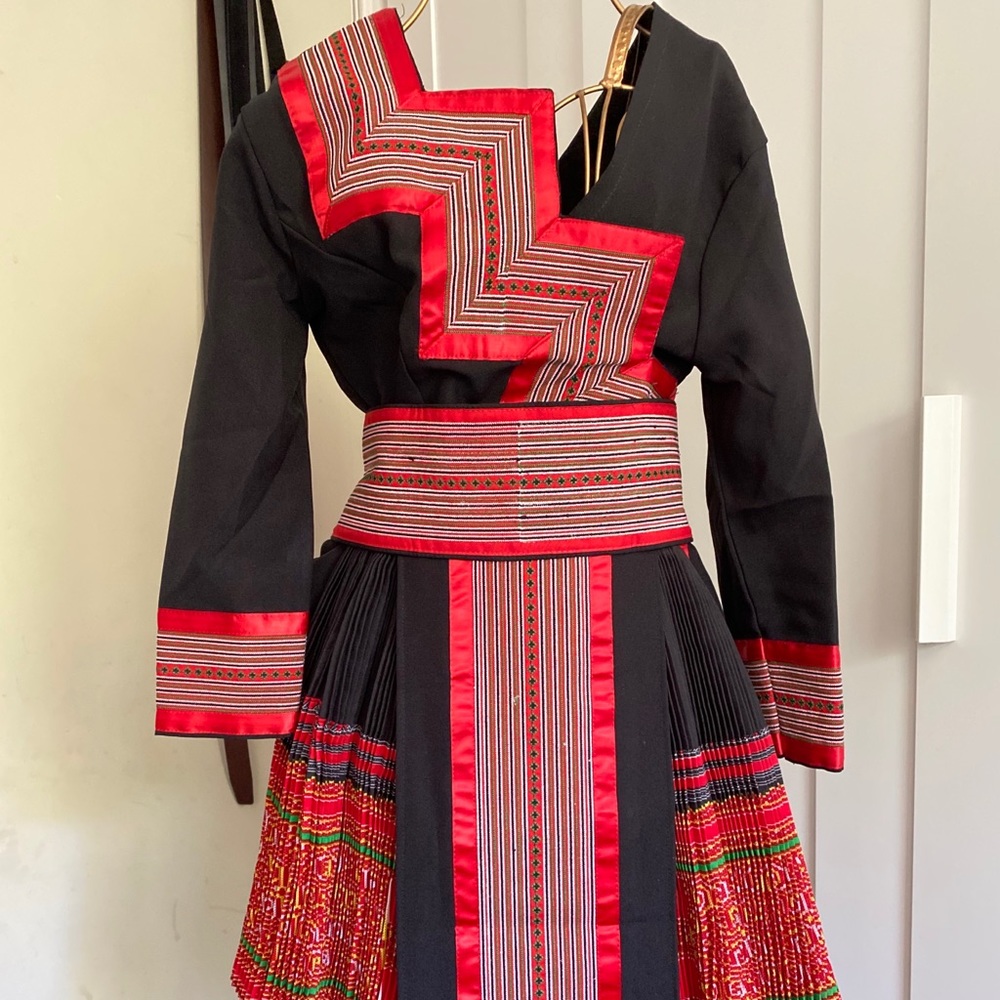 Hmong Hmoob Outfit